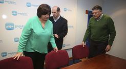 Catalina Gonz�lez present� ayer a la militancia a Telmo Mart�n junto a Rafael Louz�n. 