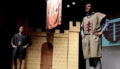 Los organizadores del Asalto mostraron las vestimentas de la fiesta en un desfile.