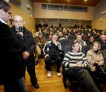 El patriarca del ciclismo arousano, Modesto S�nchez, ve la crono m�s t�cnica que dura.