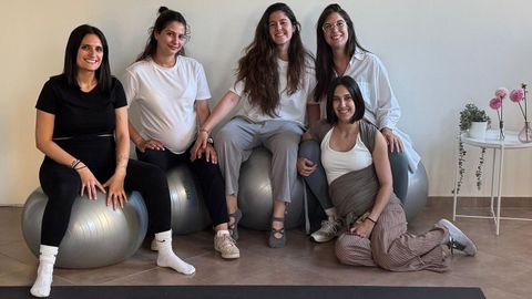 En esta foto, Irene, Paula, Patricia y Laura a�n estaban embarazadas y realizaron actividades juntas de preparaci�n al parto con Roc�o