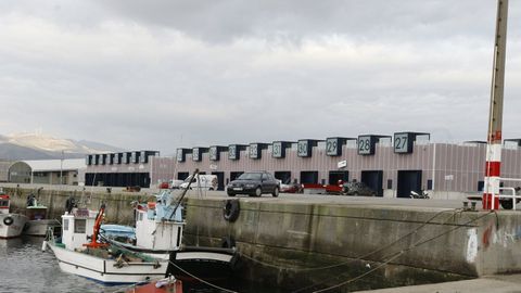 Imagen de archivo de los galpones del puerto de Rianxo donde supuestamente trapicheaban los dos acusados.