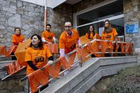 Personal de Servizos Sociais de Carballo visibilizaron su mensaje.