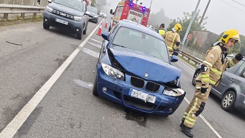 Estado en el que qued� uno de los coches implicados en el accidente m�ltiple de Bergondo