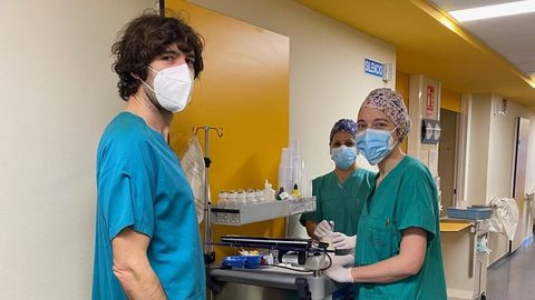 �lvaro Mena, m�dico de la unidad de enfermedades infecciosas del Chuac