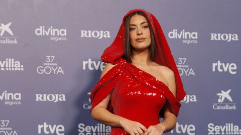 La influencer Dulceida posa para los medios grficos en la alfombra roja