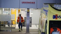 Chuac, ambulancias en la entrada de Urgencias