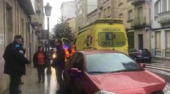 Agentes de Polic�a Local y personal sanitario, en el lugar del accidente