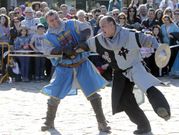 Las peleas con espada hicieron las delicias del p�blico. 