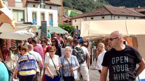Mercado tradicional en Cabrales con motivo del D�a de Asturias
