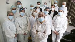 Equipo de la cl�nica odontol�gica Patricia Aneiros con los EPIS que usan en las consultas