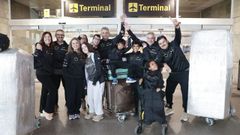 Miembros de la asociaci�n Empujando Sonrisas, antes de volar a una prueba en los Andes