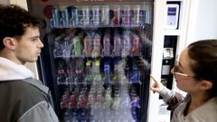 Una m�quina expendedora con bebidas energ�ticas, en una imagen de archivo.