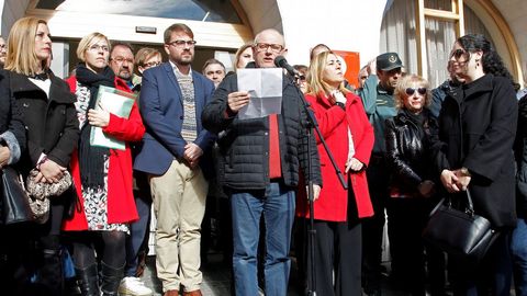 Conentración en Callosa d'?En Sarrià, Alicante, para expresar la respulsa a la supuesta agresión sexual de cuatro individuos a una joven de 19 años