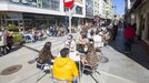 Domingo de sol y terrazas en Carballo: las im�genes