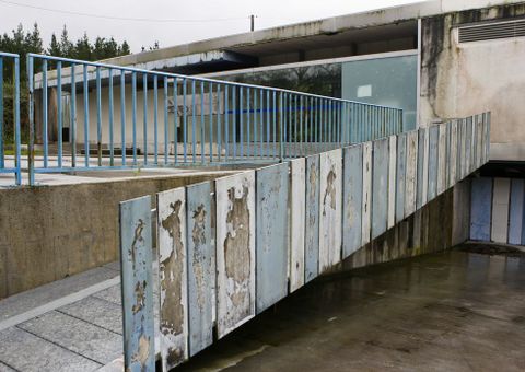 <span lang= es-es >Sin mantenimiento</span>. El centro de salud de A Silva logr� en su d�a importantes reconocimientos arquitect�nicos. L�stima que el mantenimiento exterior no acompa�e esa calidad.