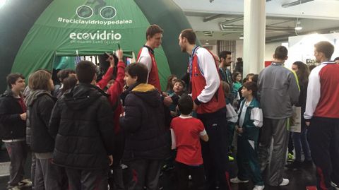 En la foto, Artem Pustovy y  Alec Brown, las dos �torres� del Obradoiro