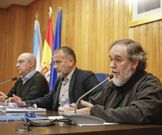 Jes�s Bao, en primer t�rmino, con el alcalde y Augusto Rey, al fondo. 
