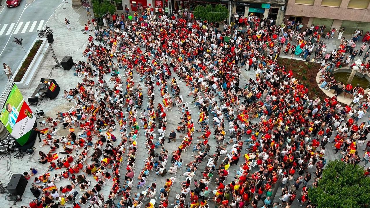La pasión por la Roja desbordó Deza