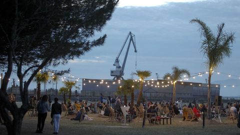 El aire libre es nuestro aliado, As nove na praia se llen� de p�blico