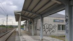 El abandono de la estaci�n de tren de Ordes, en Fosado