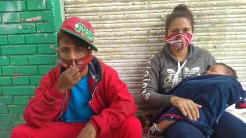 Los venezolanos Mar�a Hern�ndez y Jeidon llegaron con su  hijo a Bogot� hace un mes