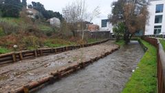 El r�o Lameira, en Mar�n, a la altura del centro de salud