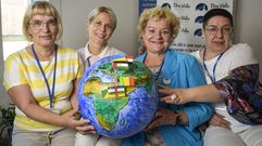Las cuatro trabajadoras del mbito social de Letonia, en la sede de la oeneg Boa Vida de Pontevedra.