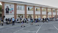 Alumnos regresando esta ma�ana a las aulas en un colegio privado en Madrid