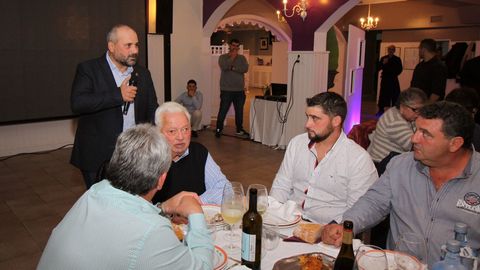 CENA JUBILACION DE ANTONIO TUBIO PI?EIRO JEFE DE LA POLICIA LOCAL DE RIANXO, MANEIRO, DESPUES DE 37 A?OS AL FRENTE EN EL PUESTO DE RIANXO