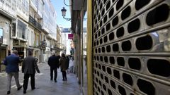 TIENDAS NEGOCIOS Y LOCALES COMERCIALES CERRADOS EN LA CALLE REAL.