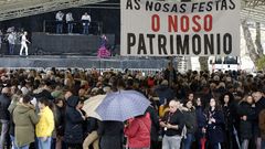 Ni la lluvia ni el fr�o pueden con la fiesta en Mondo�edo