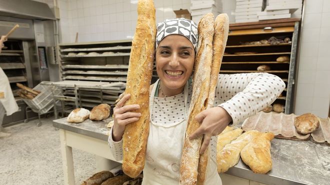 Pamela Trigo, de Forno Novo, Carballo, con la barra artesana que los identifica
