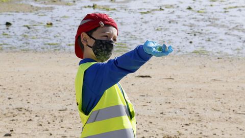 Programa Ludieduca de Jealsa y La Cruz Roja con motivo del d�a de los oc�anos en Barra�a y o Areal