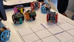 Juegos rob�ticos en un aula (foto de archivo)