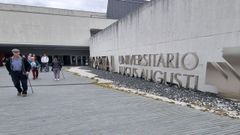 El hospital de Lugo, en la foto, fue el primero que empezó a emitir bajas