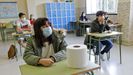 Alumnos con mascarilla en el instituto Armando Cotarelo Valedor de Vilaxon el pasado mes de mayo