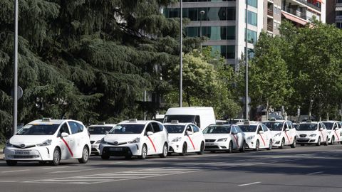 Concentraci�n de un grupo de taxistas en Madrid. 