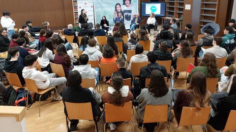 En la primera parte de la jornada participaron Mar�a Santos-Ascarza Bacariza, con F�lix S�nchez, Nuria Aguilar V�zquez, Jes�s V�zquez Abad y M�nica Legaspi 