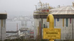 La terminal de Reganosa en la ría de Ferrol cuenta con dos tanques de almacenamiento