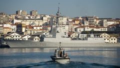 La fragata F-103 atracada en el Arsenal de Ferrol 