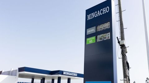 Una de las dos gasolineras de Mingacho, en Carballo.