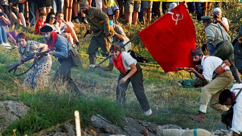 La localidad asturiana de Grullos, en Candamo, celebra durante el fin de semana las VII Jornadas de recreaci�n hist�rica con el tema Los Asedios de Oviedo y Gij�n