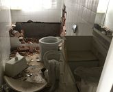 Objeto de pillaje. Las casas de la calle de La Colina est�n abandonadas en su mayor�a, y los ladrones y los v�ndalos han deteriorado todav�a m�s los inmuebles despu�s de sus pillajes. 