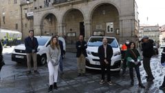 Los asistentes a la entrega de los veh�culos guardaron la distancia de seguridad