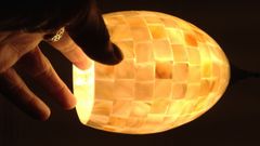 El precio medio de la luz cae este domingo a 52 euros el megavatio/ hora