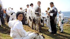 Voluntarios de Baleares, en el Coidal das Castaas del 2003, el 1 de abril del 2003.