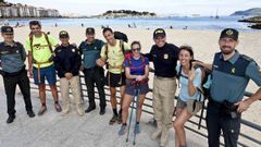 Agentes de distinos cuerpos participan en las Oficinas de M�viles de Atenci�n al Peregrino. Imagen de archivo del verano del 2023 en la playa de Santa Marta