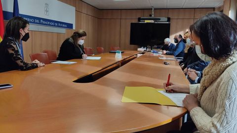 Firma entre Educaci�n y agentes de la escuela concertada sobre la paga extraordinaria por antig�edad