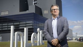 Diego Viana, en el exterior de la planta de InLeit en el pol�gono industrial de Teixeiro