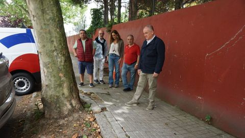 Miguel Lorenzo en su visita al barrio de Elviña.